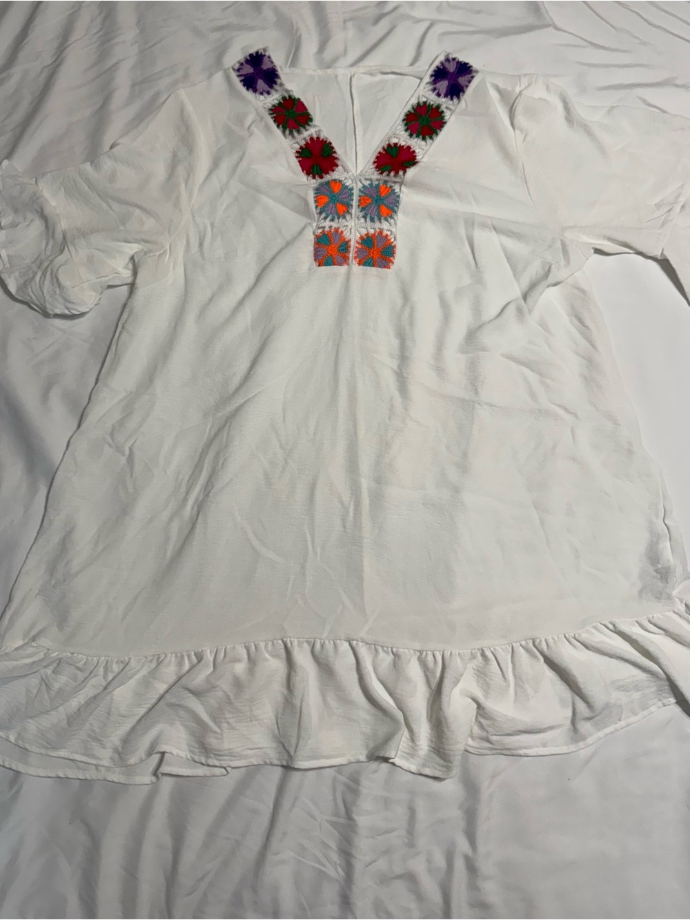 SHEIN White Tunic with Multicolor Embroidered V-Neck